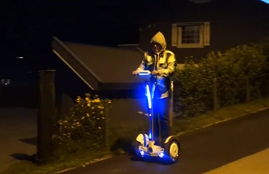 还有什么比夜晚骑Airwheel爱尔威电动平衡车S3来的更炫酷？