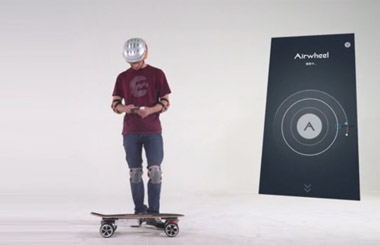 【Airwheel爱尔威智能滑板车M3教学视频】遥控器使用、上车、前行、换向等！