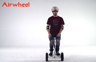 【Airwheel爱尔威智能平衡车S8教学视频】需配合APP使用，坐骑更轻松！