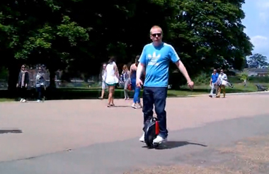 Airwheel爱尔威电动独轮车自平衡车伦敦海德公园漫步